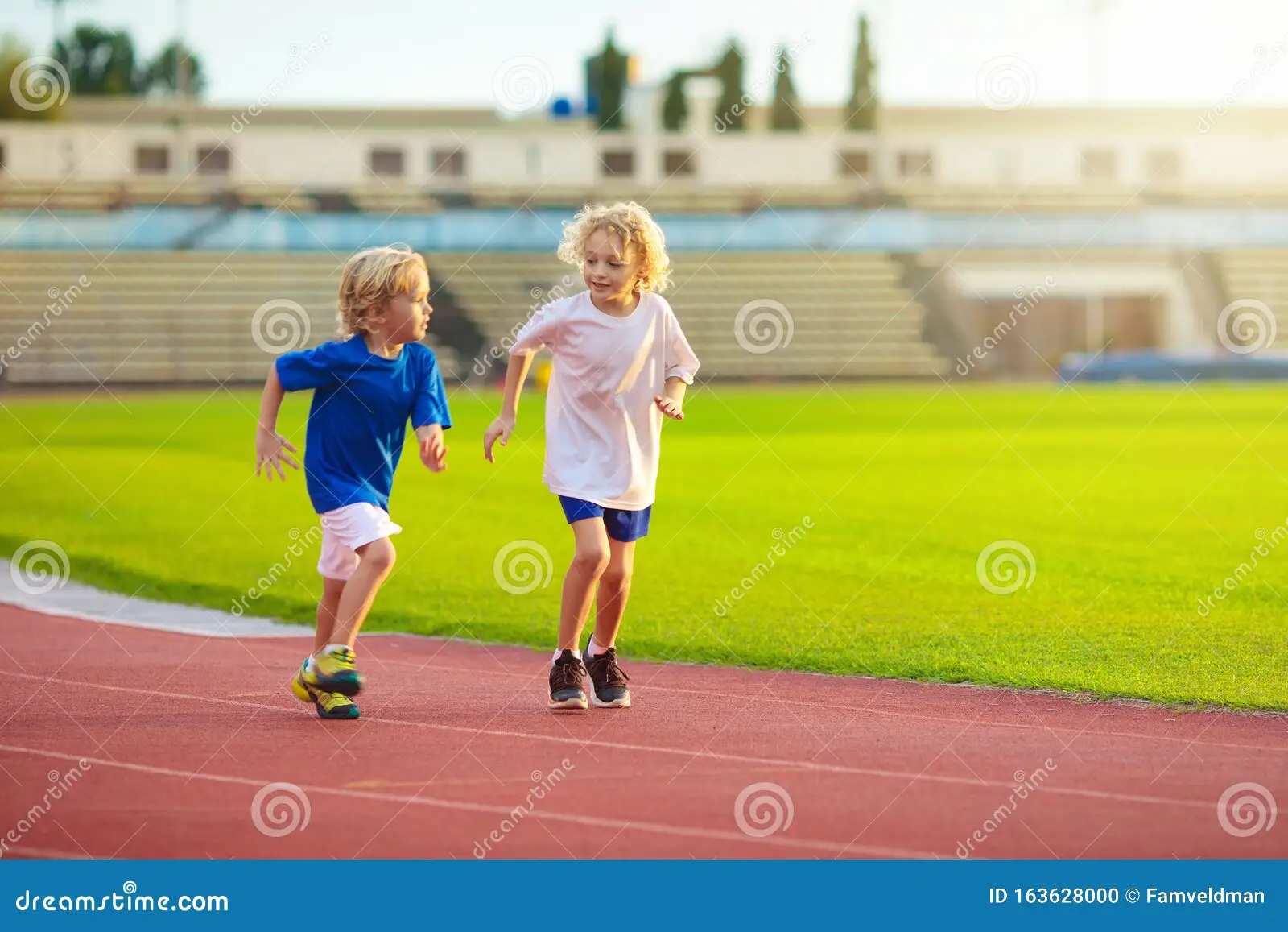 年薪2亿年薪，转会费将超过5300万！沙特不放弃萨拉赫，新月最可能出手
