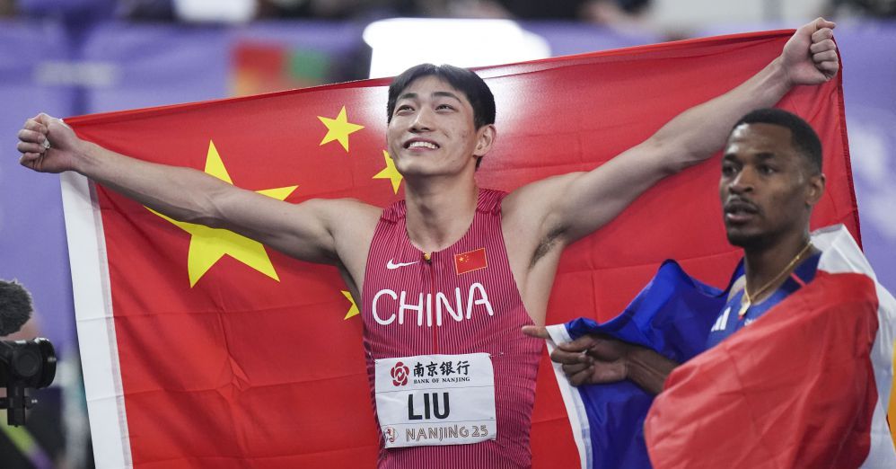 拜仁高层：南看台球迷燃放烟花破坏环境，欧足联肯定会做出处罚